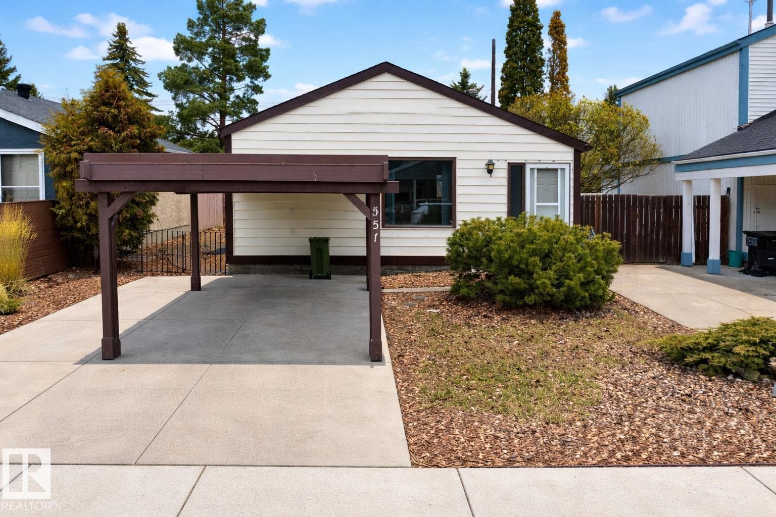3 bed 2 bath single family at 5514 93A AV NW — $399,000