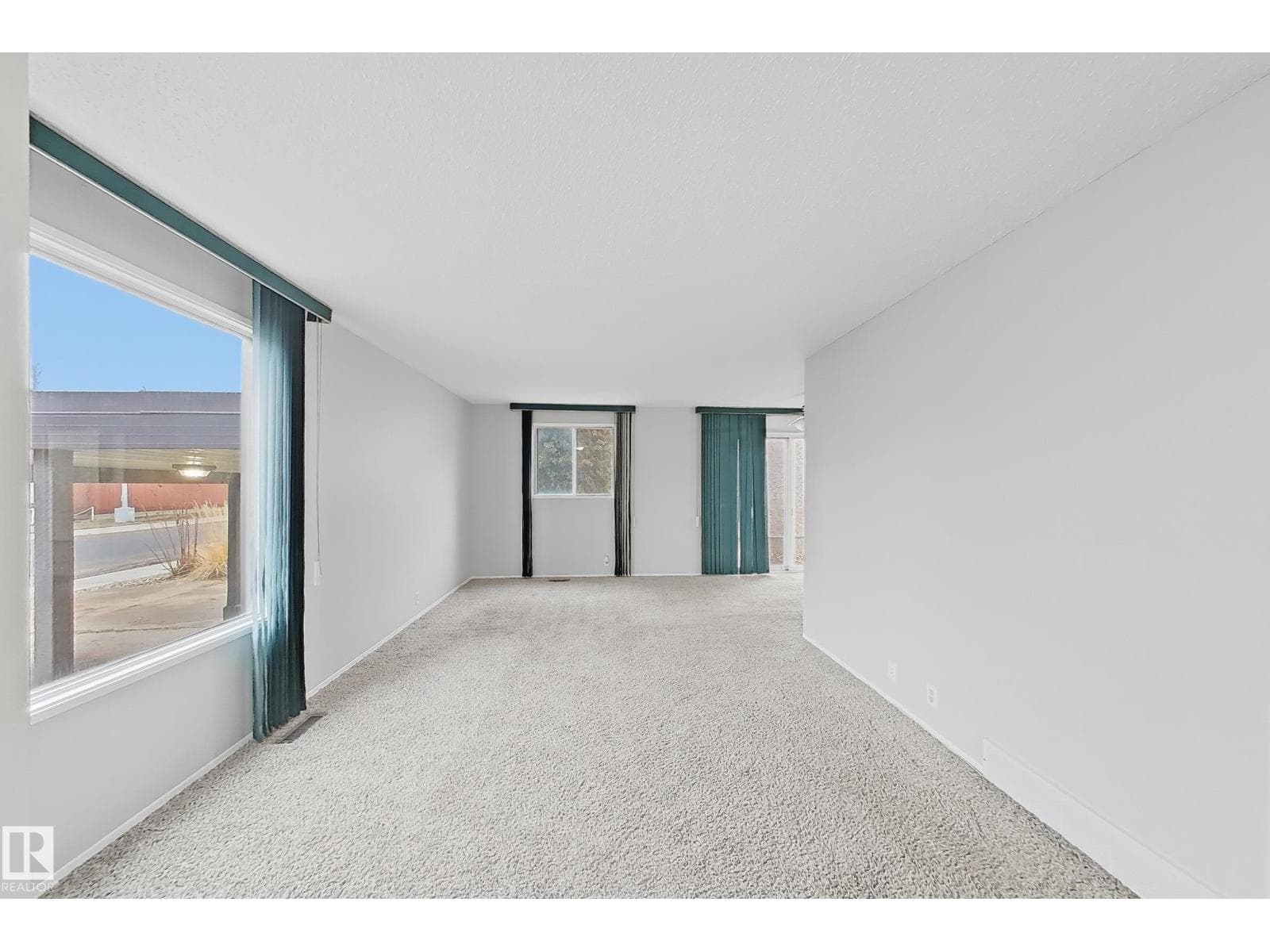 5514 93A AV NW photo 3