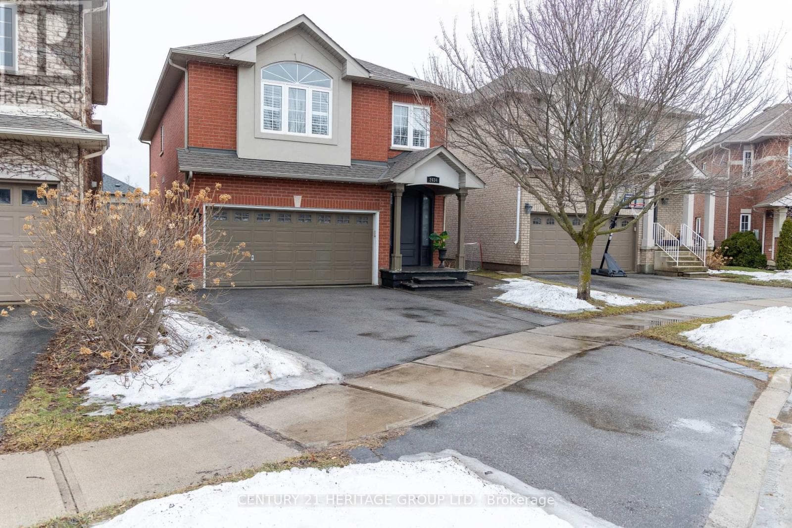 2434 BLUE HOLLY CRESCENT photo 2