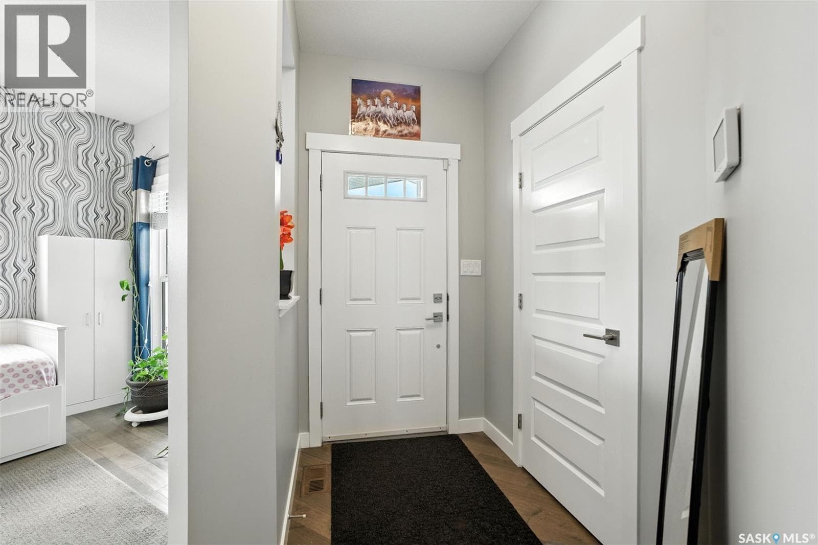 212 Secord WAY photo 4