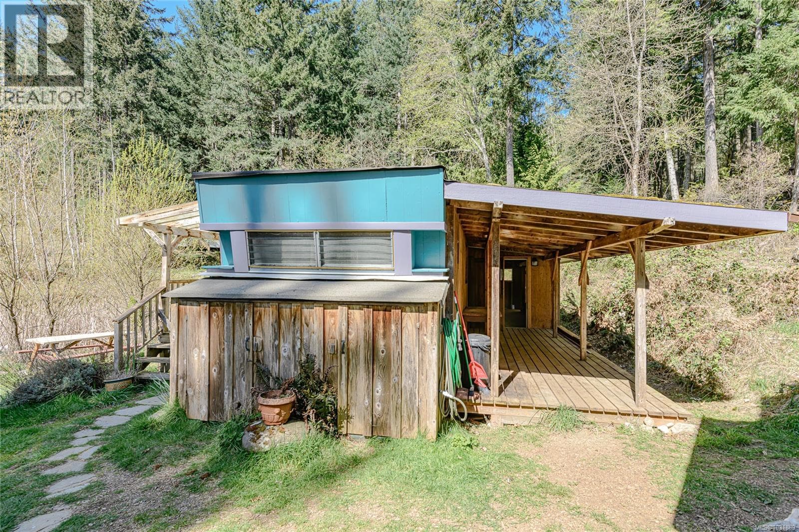 140 Saltair Lane photo 5