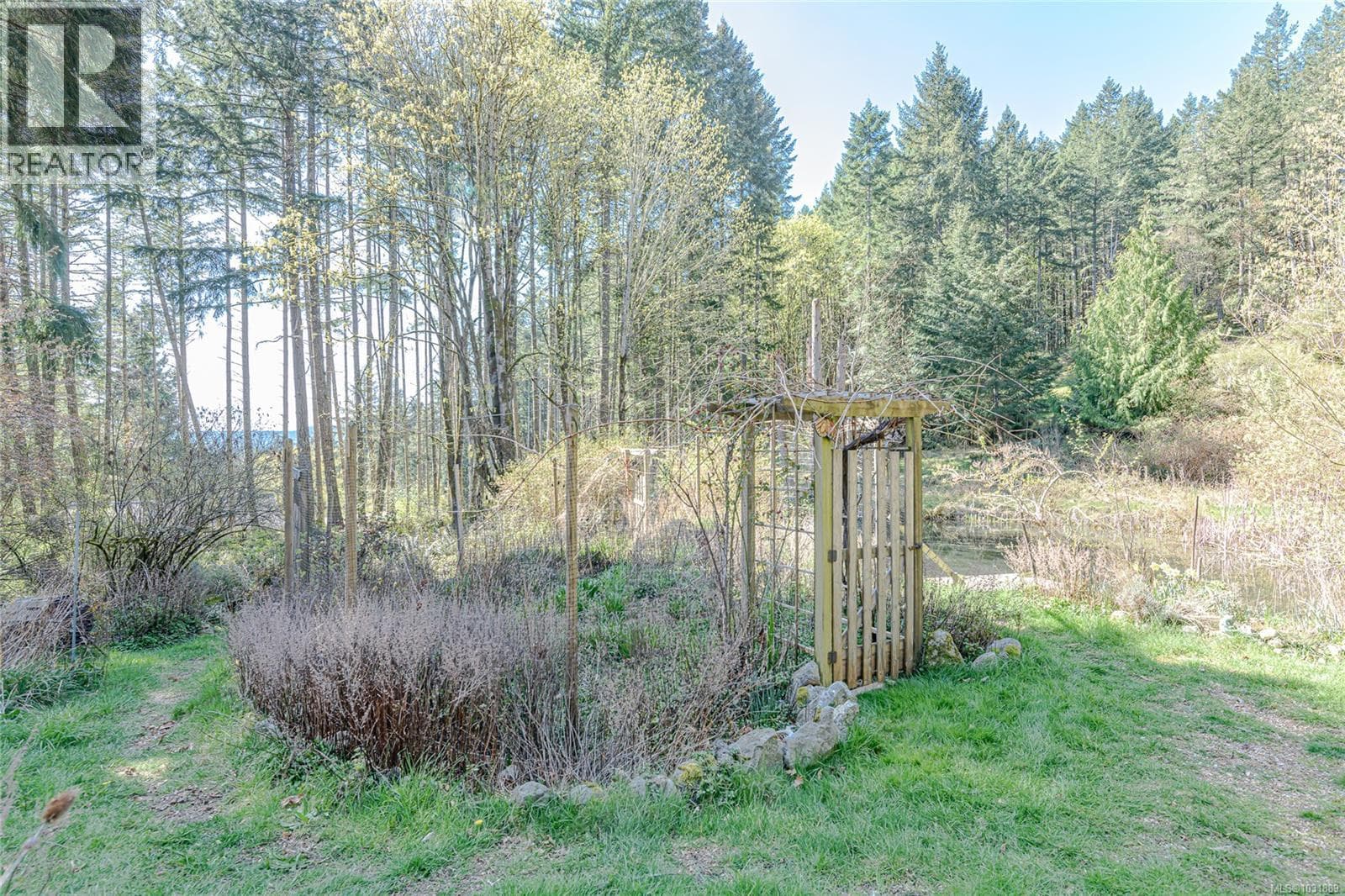 140 Saltair Lane photo 3