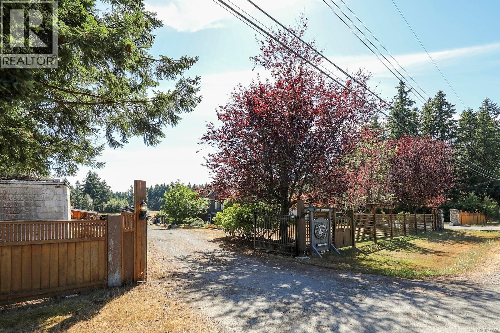 2099 Idiens Way photo 3