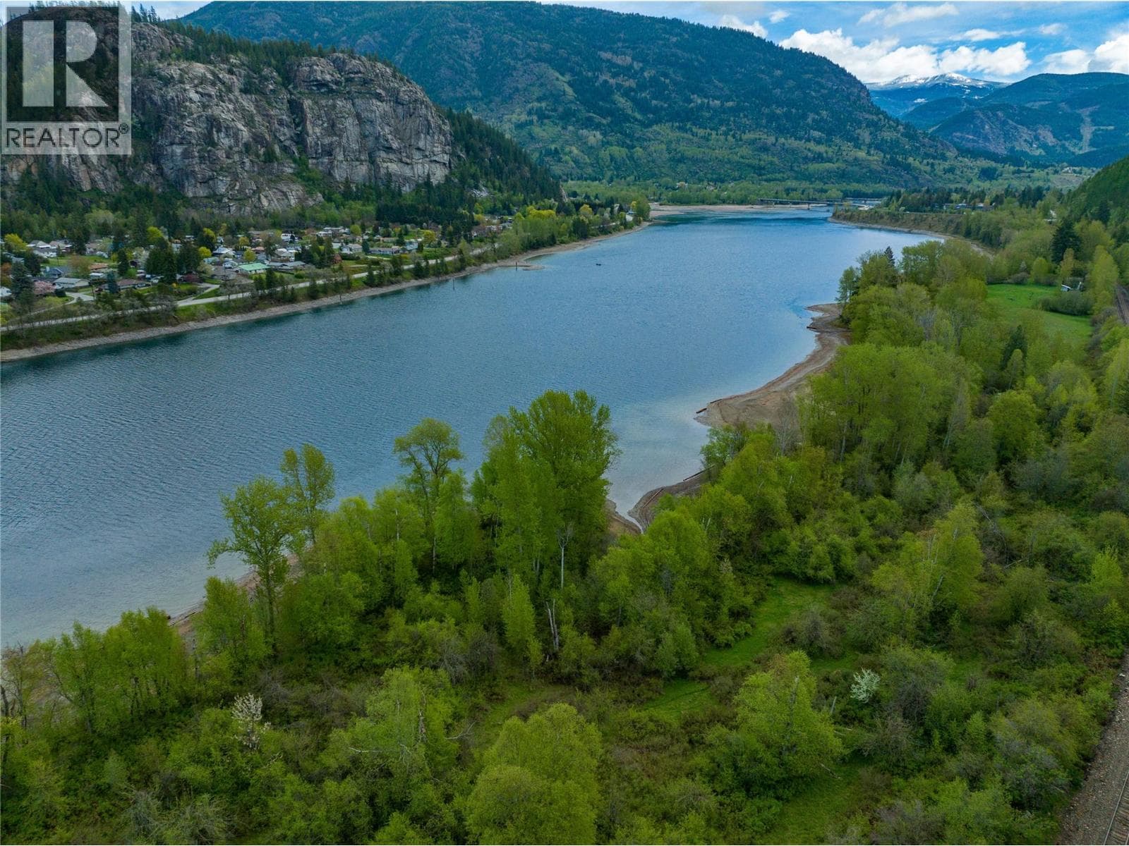 1601 ARROW LAKES Drive photo 4