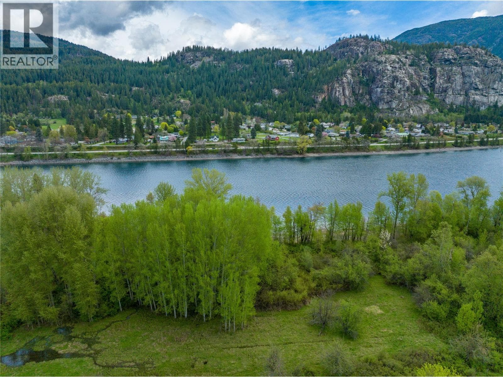 1601 ARROW LAKES Drive photo 2