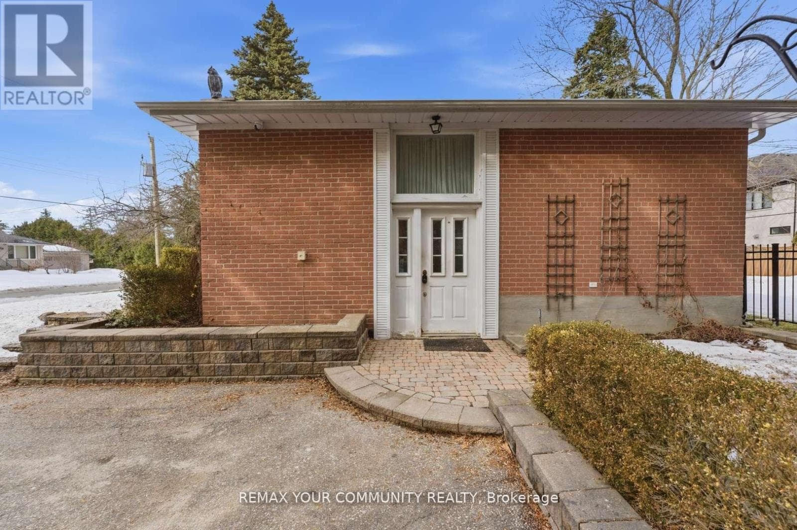 154 HOLLINGSWORTH DRIVE photo 3