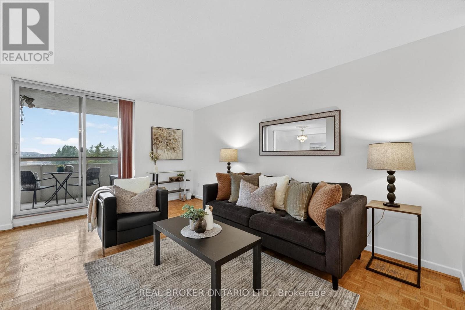 3 bed 2 bath single family at 901 - 80 INVERLOCHY BOULEVARD — $449,900