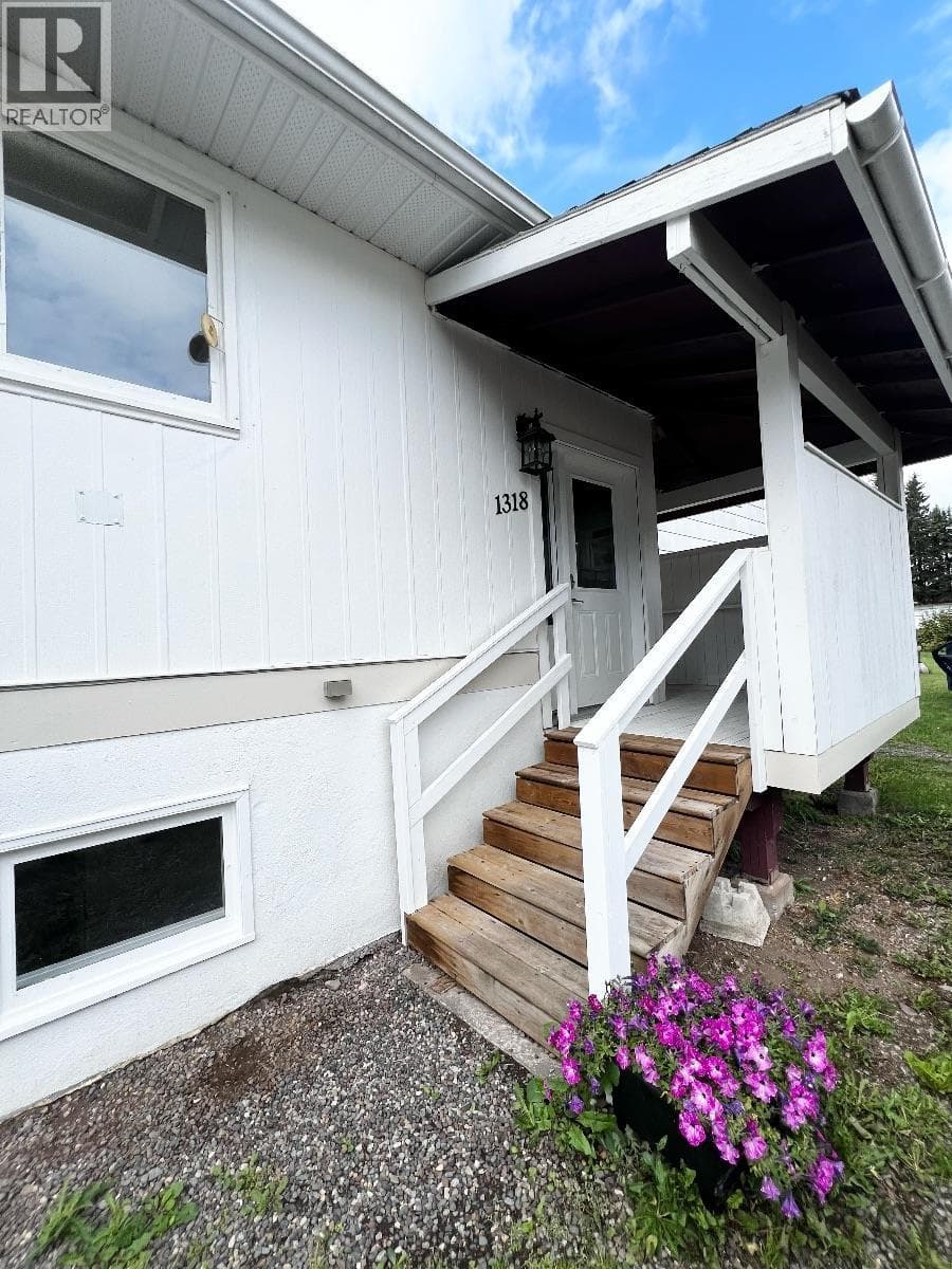 1318 PINE STREET photo 2