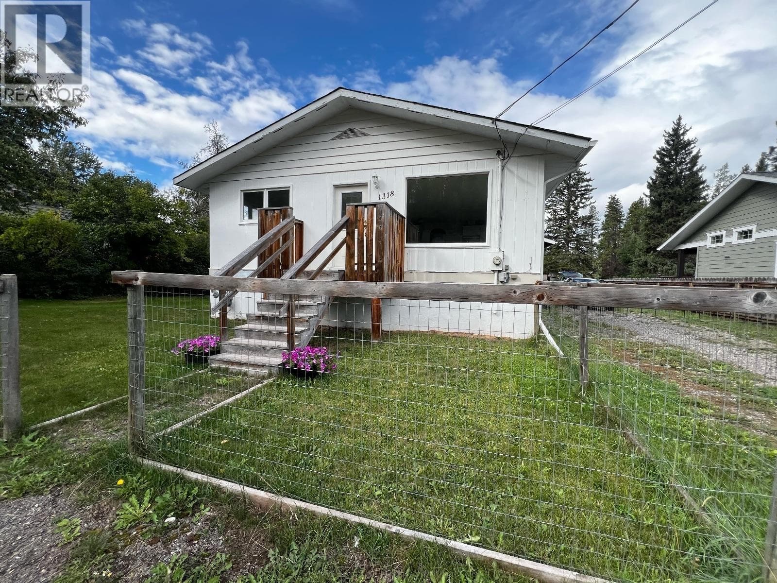 1318 PINE STREET photo 3