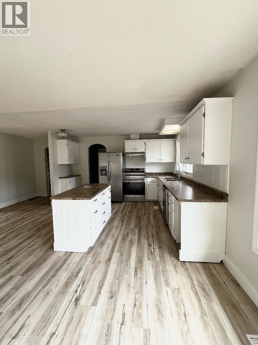1318 PINE STREET photo 4