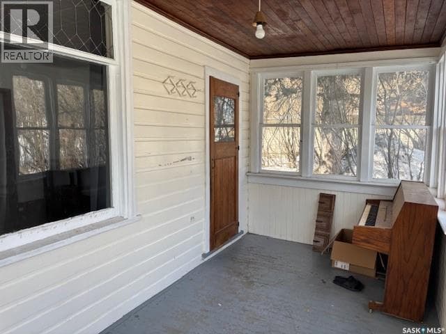 327 4th AVENUE E photo 3