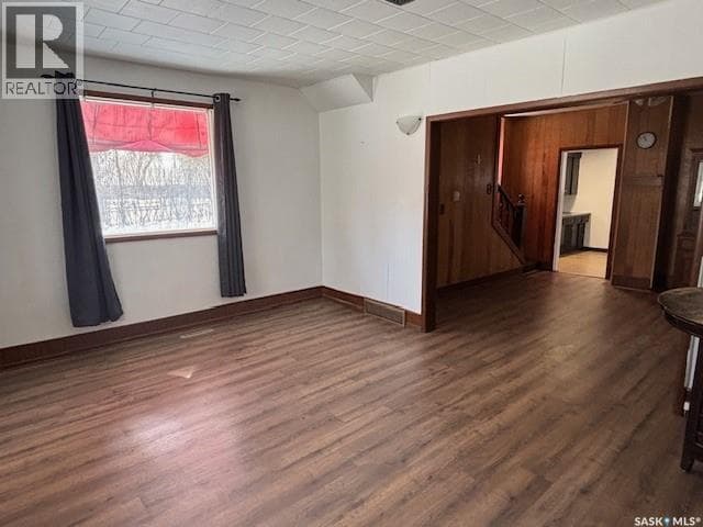 327 4th AVENUE E photo 4