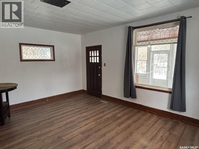 327 4th AVENUE E photo 5