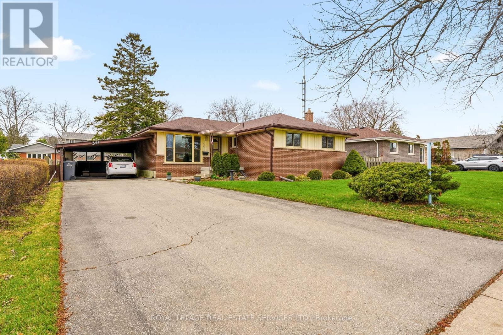 4 bed 3 bath single family at 384 APPLEBY LINE — $949,900