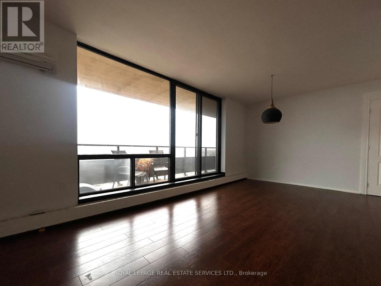 905 - 2929 AQUITAINE AVENUE photo 4
