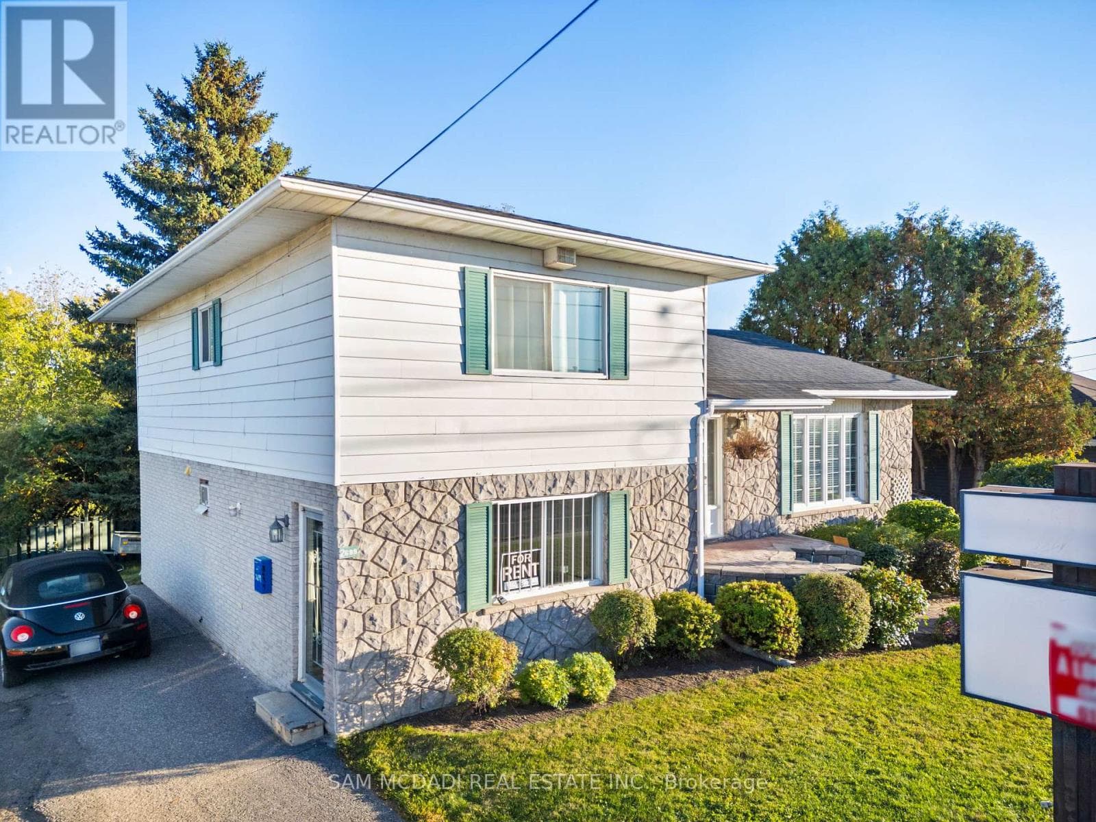 2705 LAURIER STREET photo 2