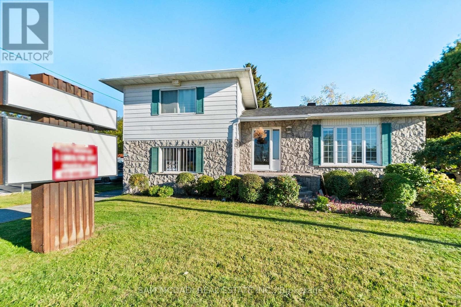 2705 LAURIER STREET photo 4