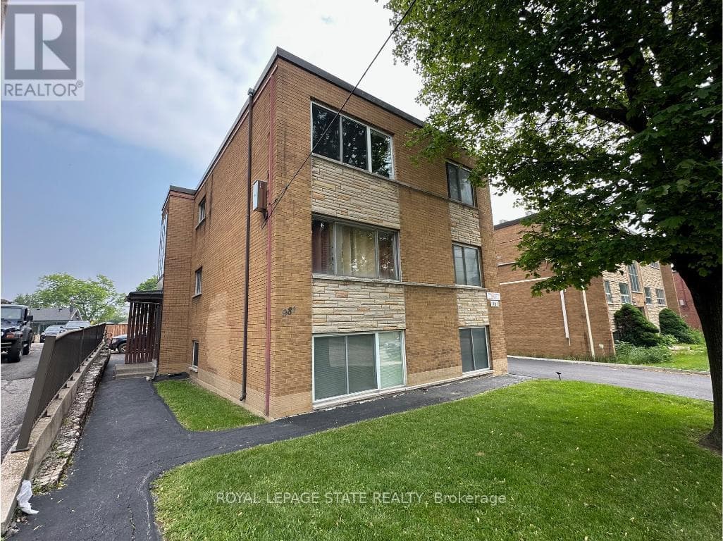 981 MOHAWK ROAD E photo 3