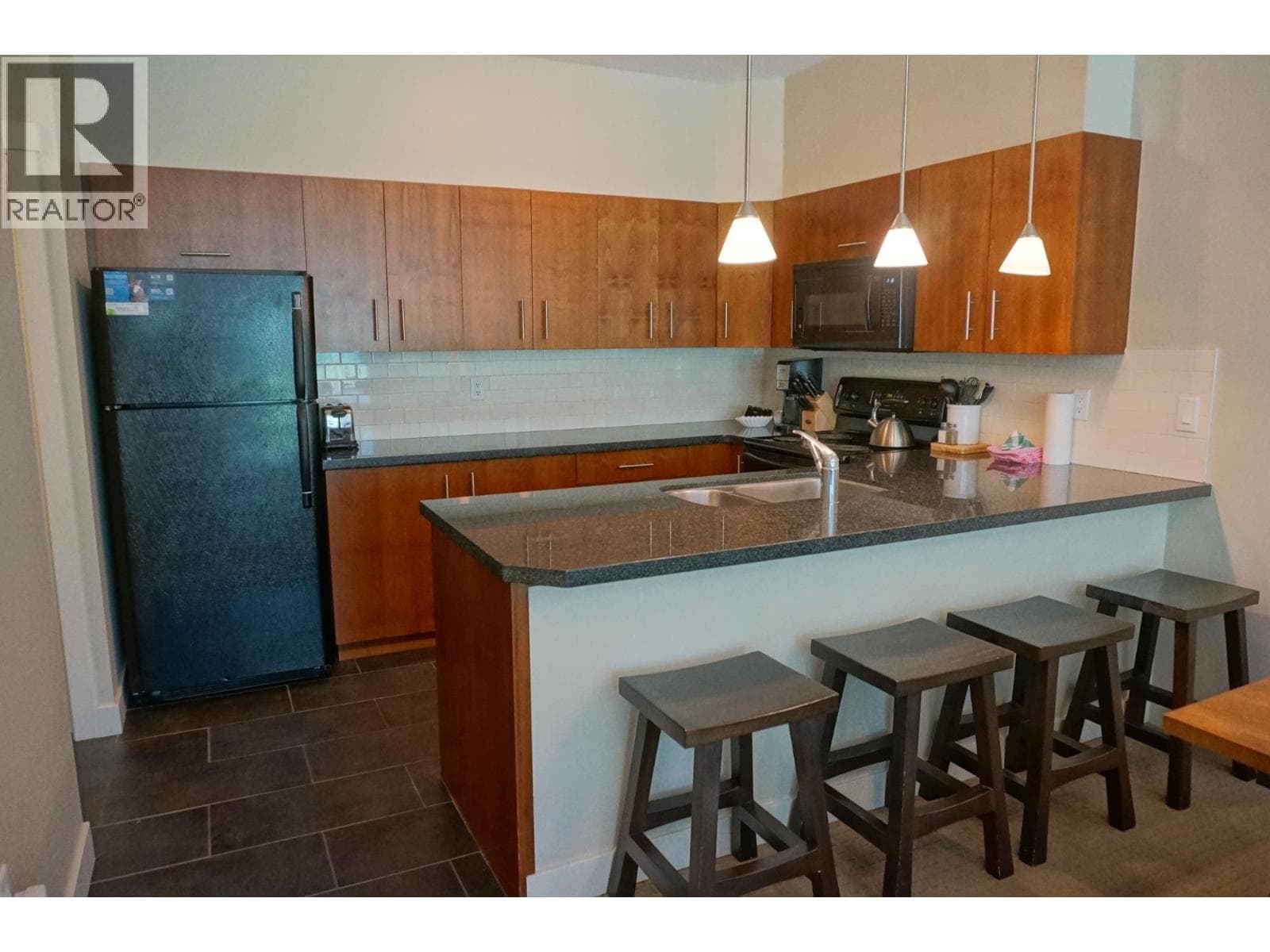 2049 SUMMIT Drive Unit# 314B photo 5