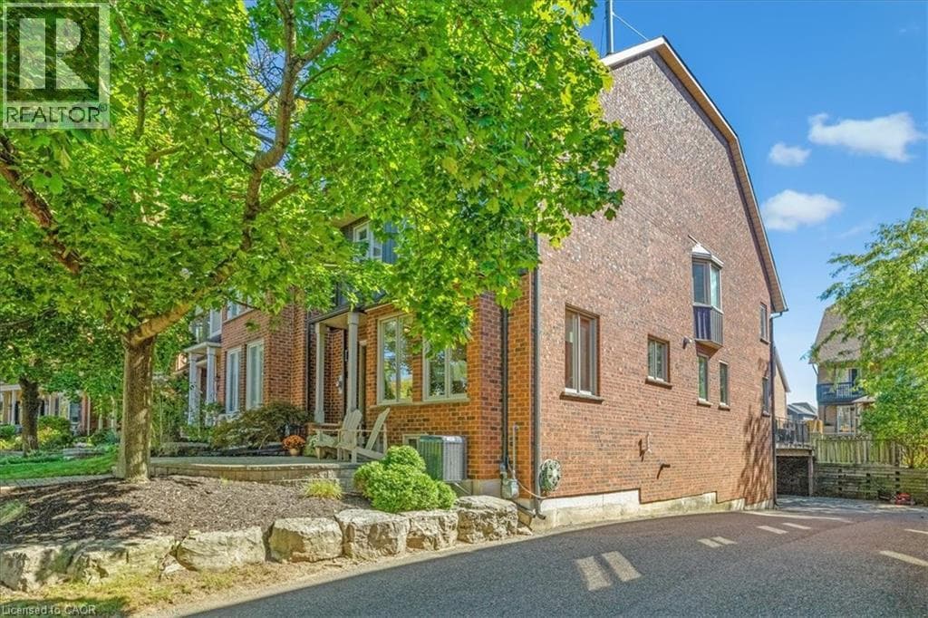44 SUNVALE Place photo 2