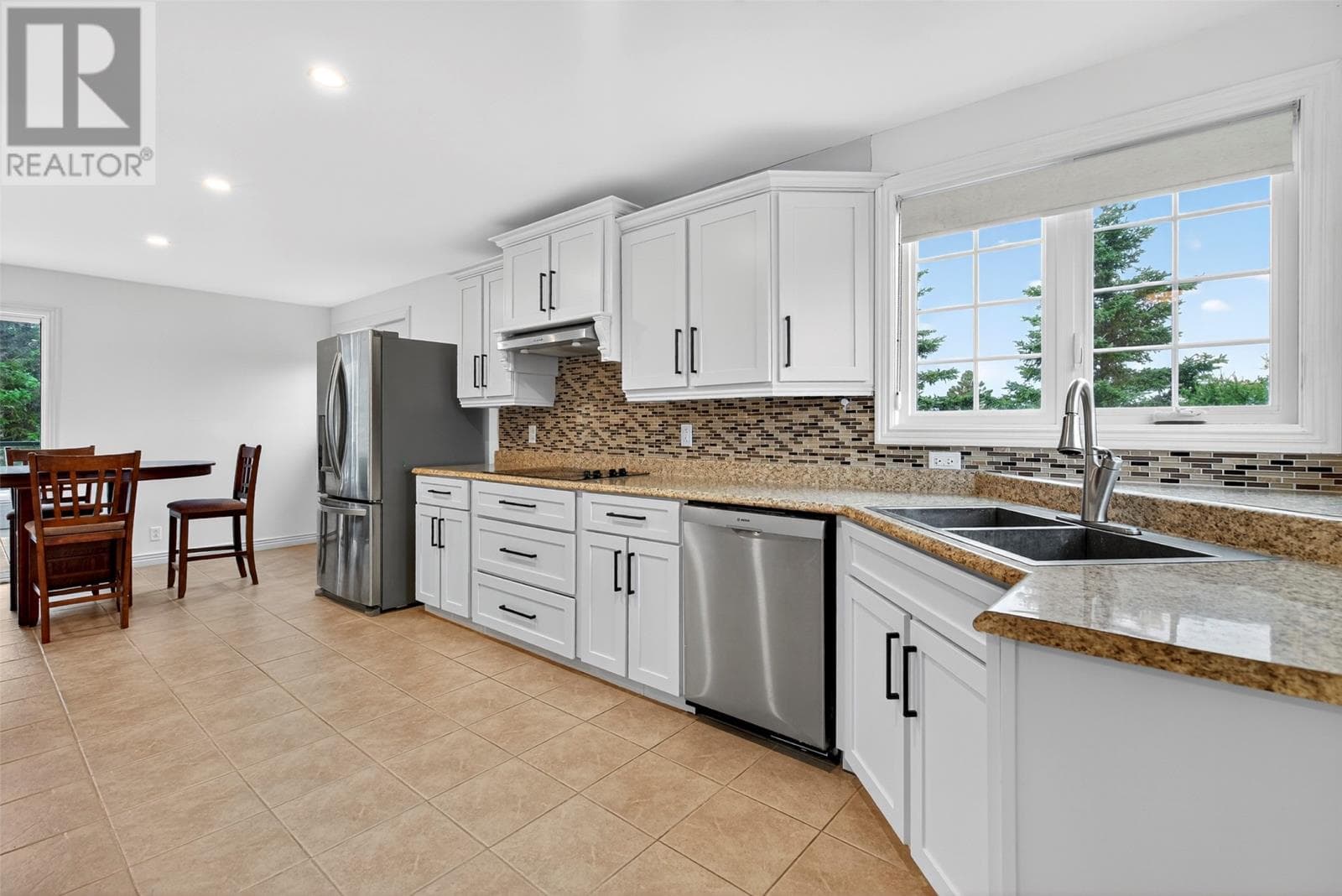 551 Main Road photo 5