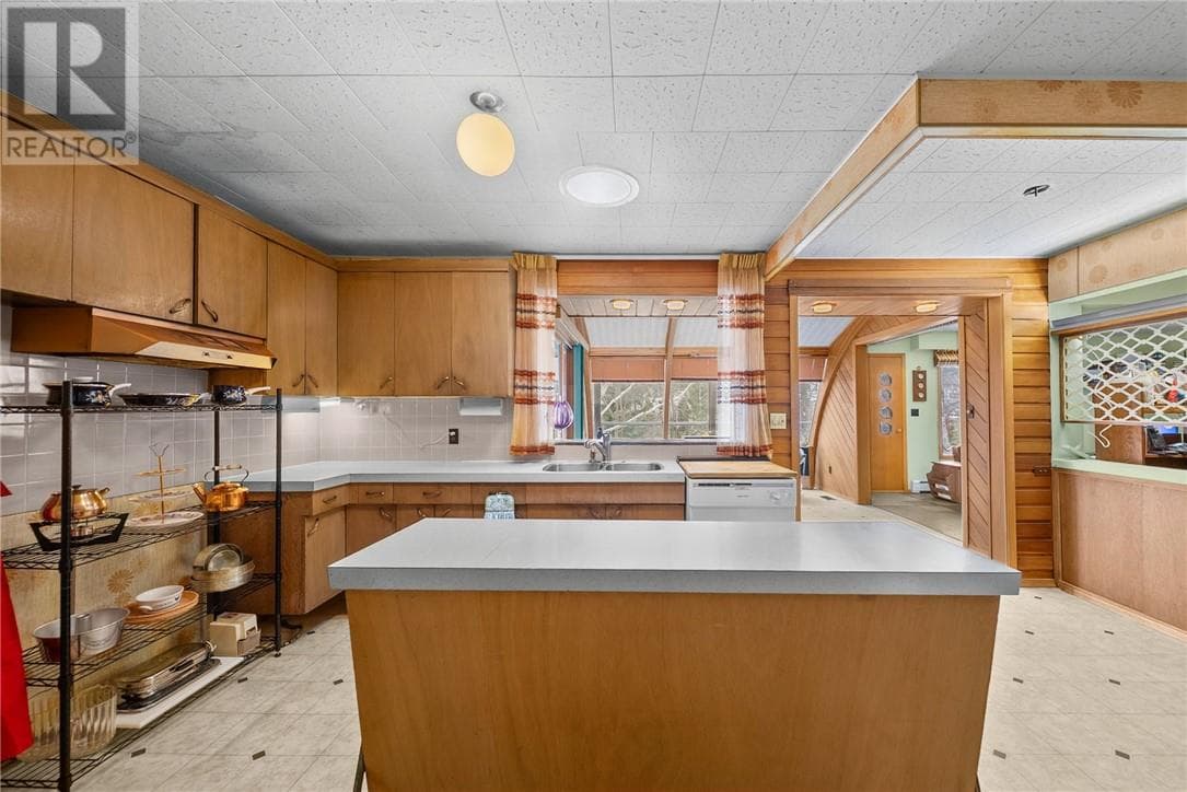 1279 Nesbitt Drive photo 4