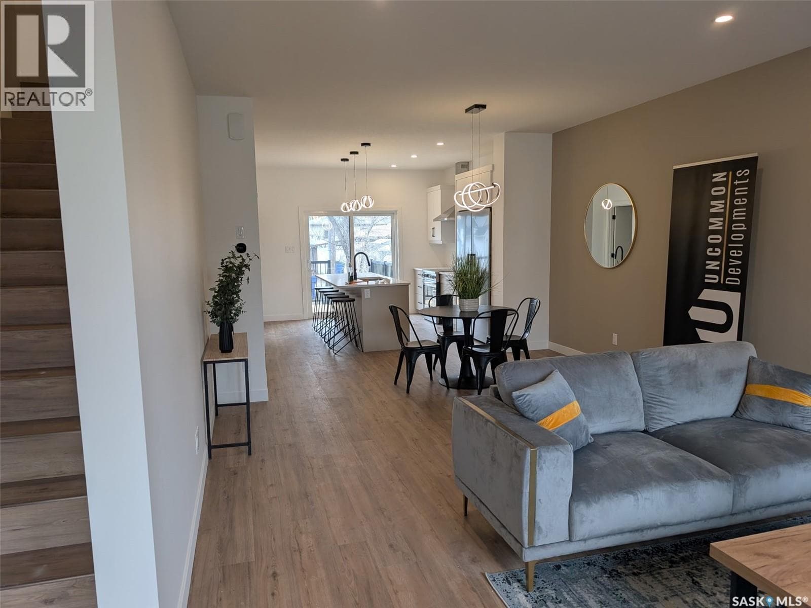 2460 Lindsay STREET — photo 3