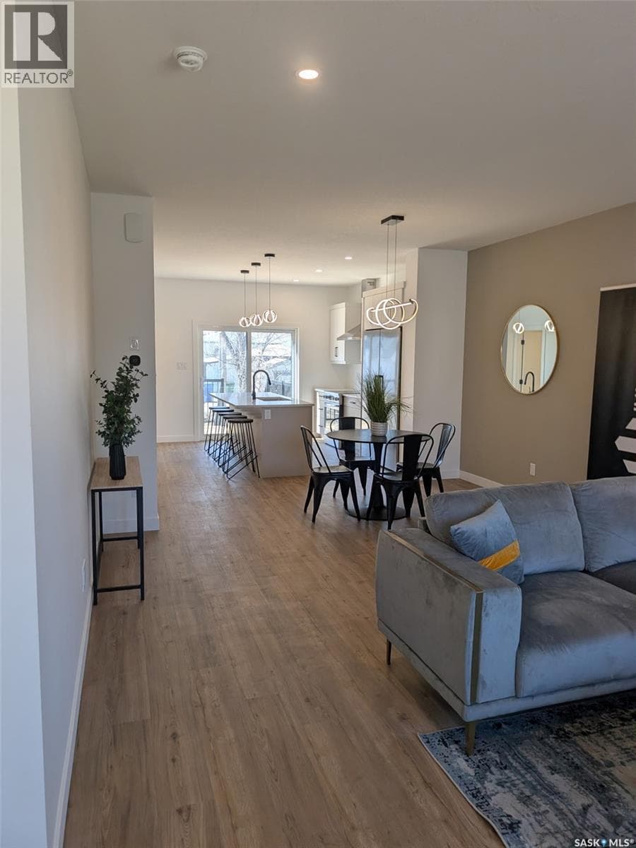 2460 Lindsay STREET — photo 4