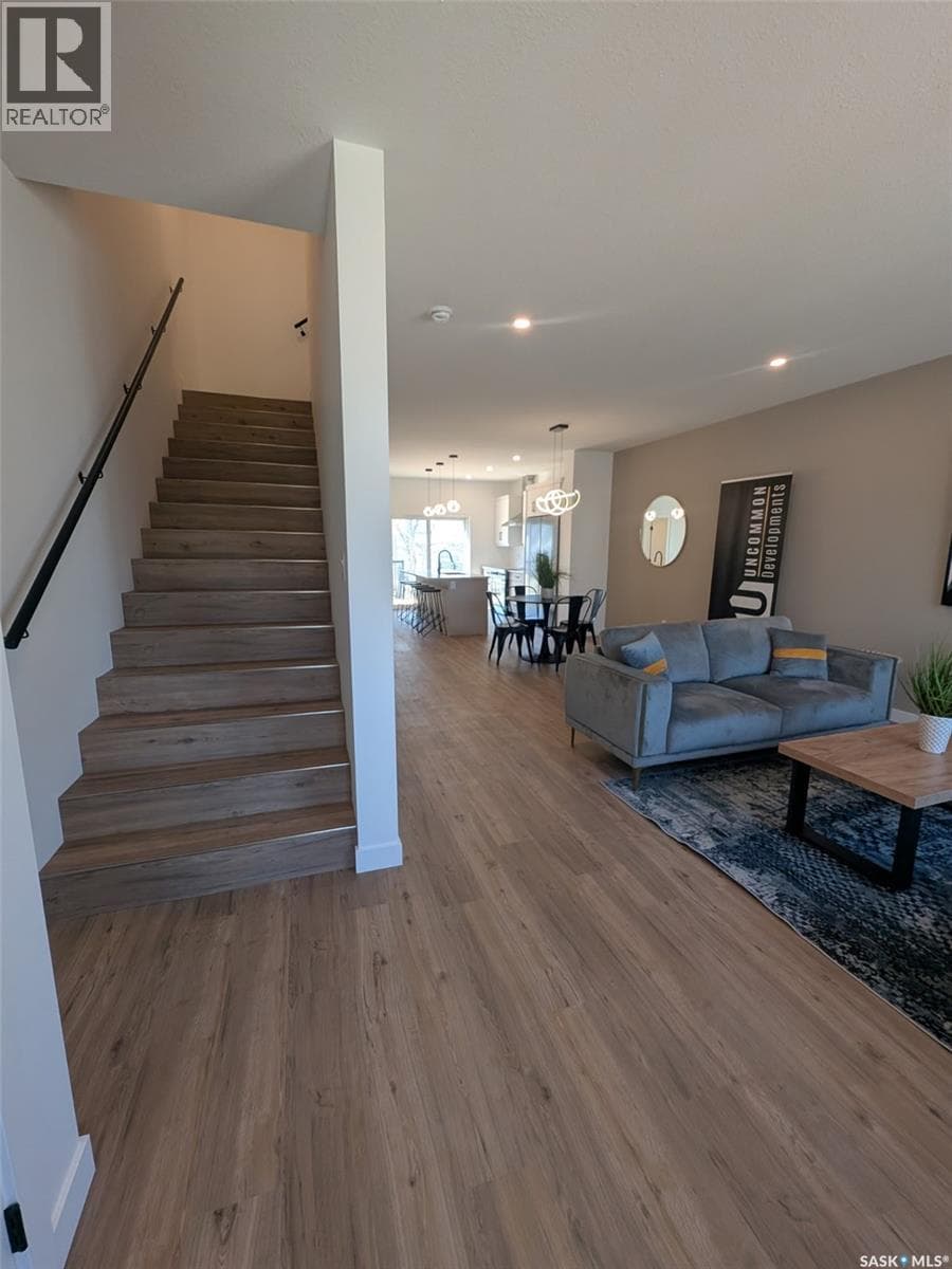 2460 Lindsay STREET — photo 5