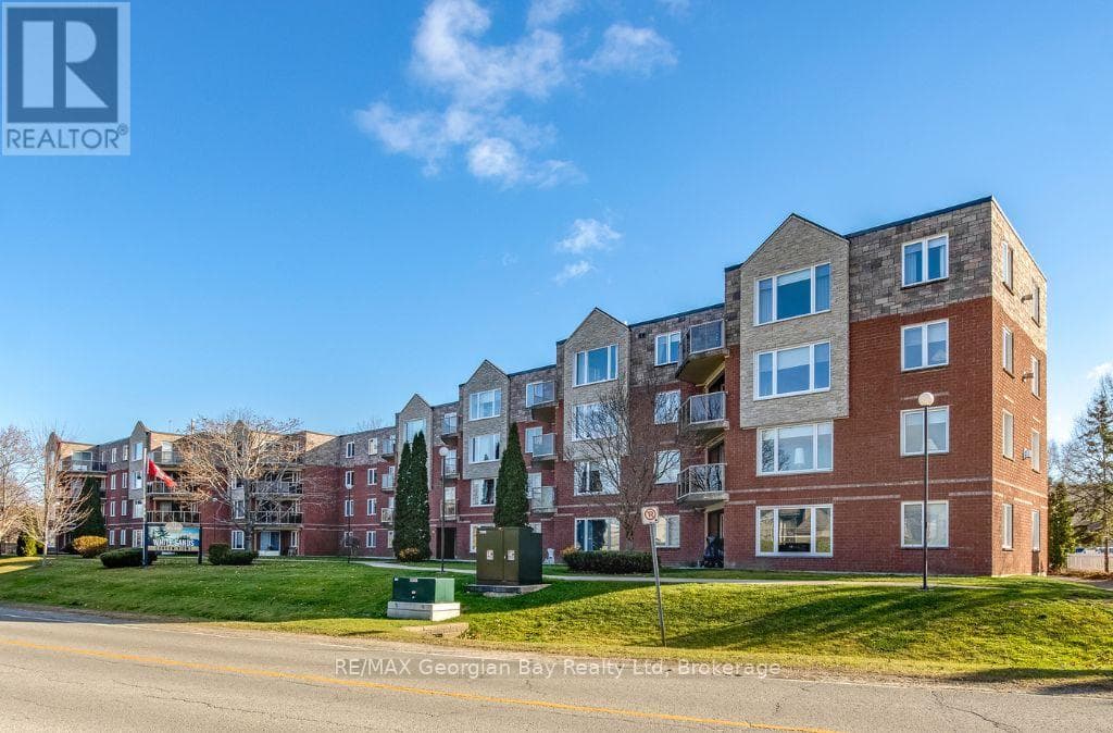 102 - 11 BECK BOULEVARD photo 2