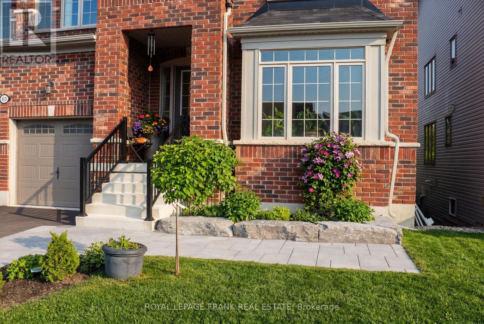 60 HENNESSEY CRESCENT photo 3