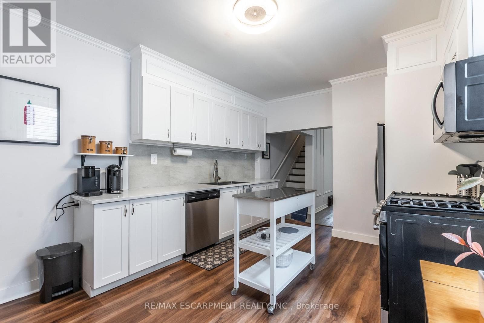 346 HUGHSON STREET N photo 5