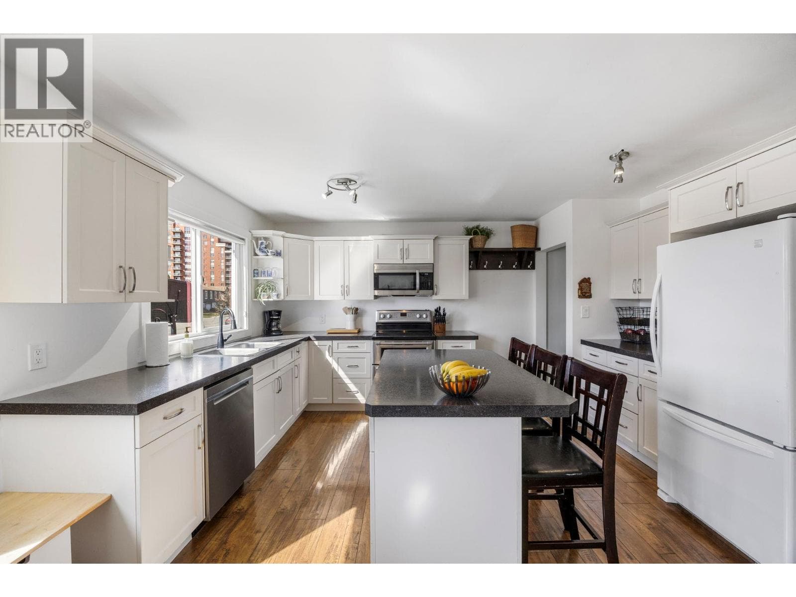 1224 Lawson Avenue photo 3