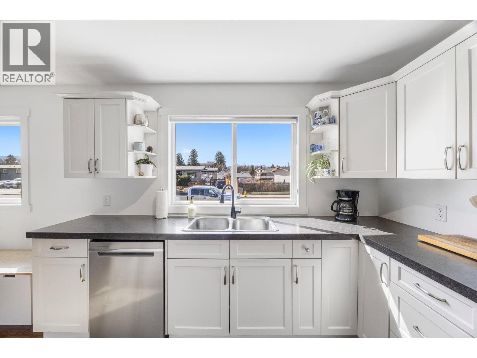 1224 Lawson Avenue photo 4