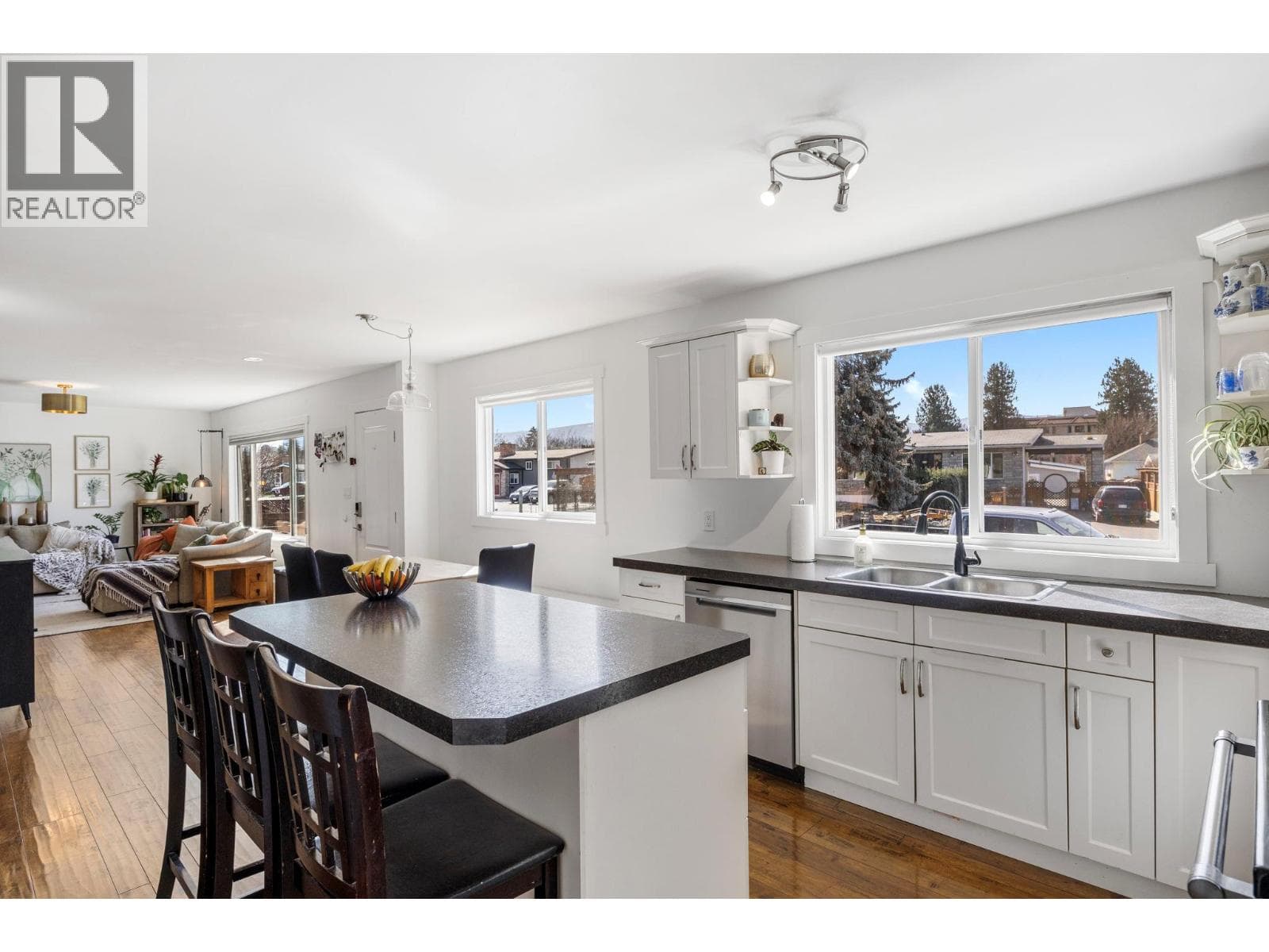 1224 Lawson Avenue photo 5