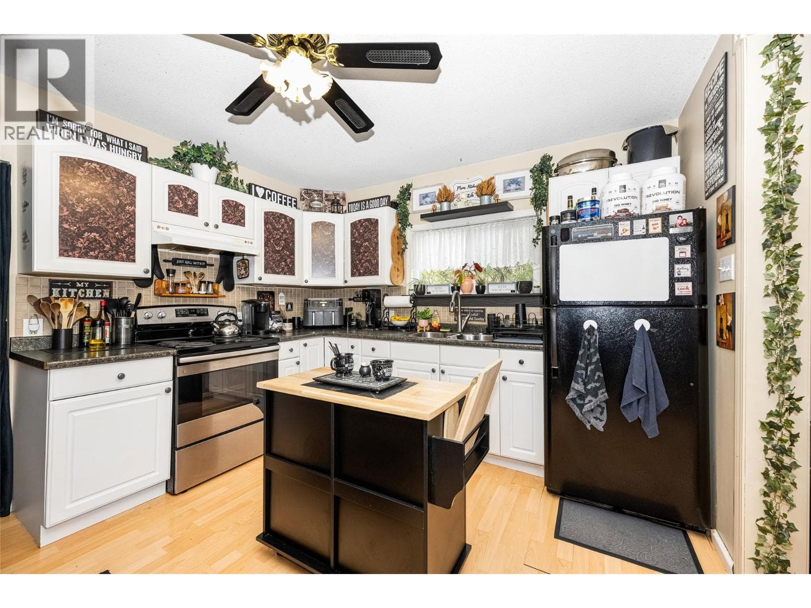 1915 33 Street photo 5