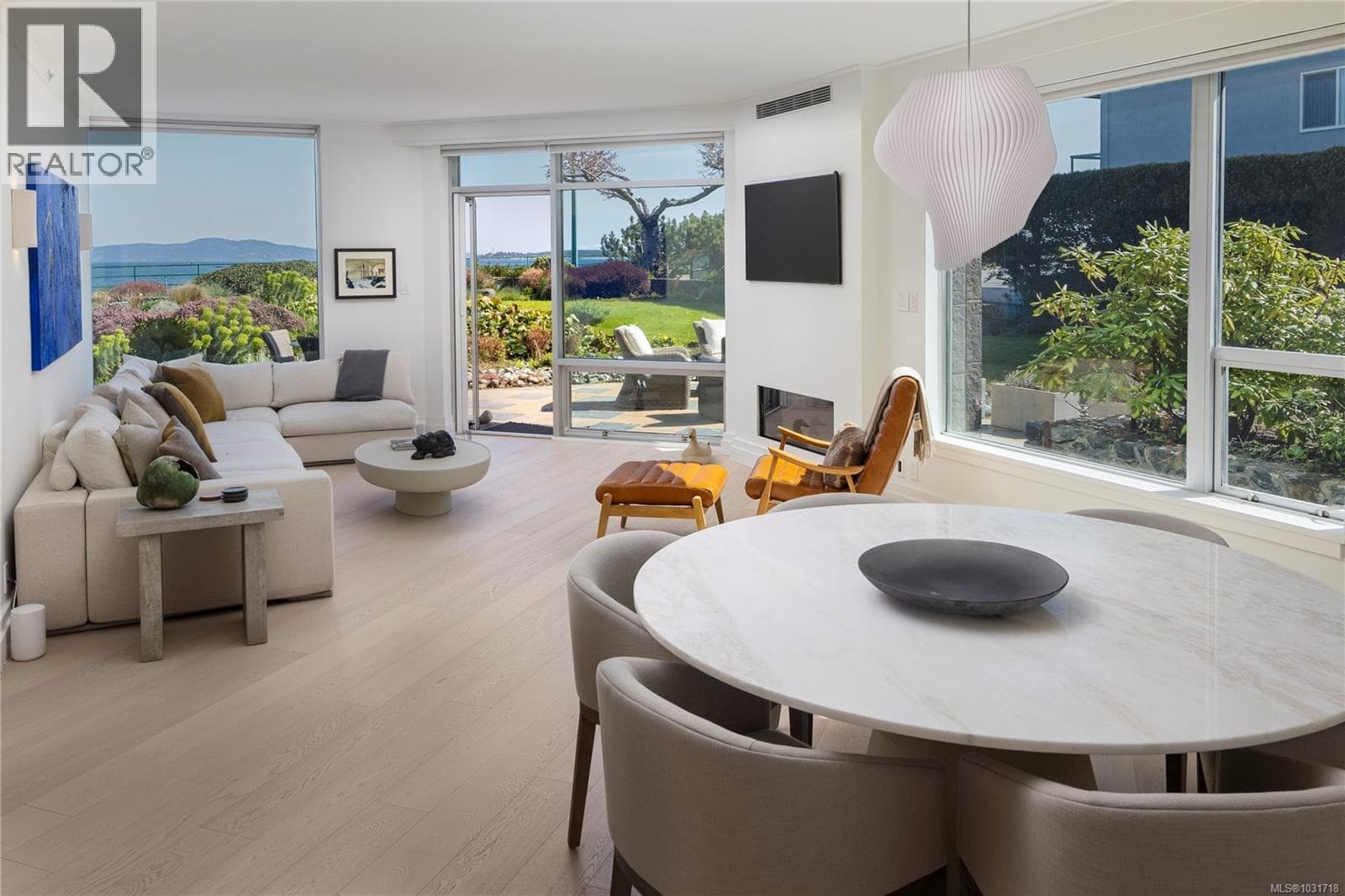 104 1284 Beach Dr photo 2