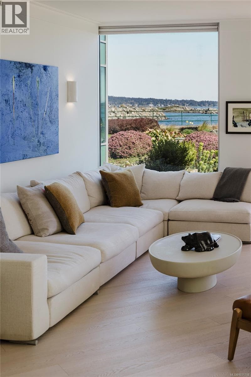 104 1284 Beach Dr photo 4