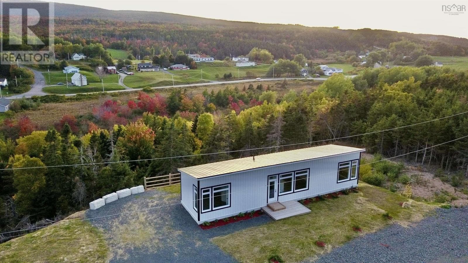 25 Parkdale Crescent photo 2