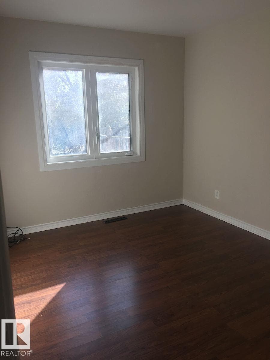 7921 97 AV NW photo 5