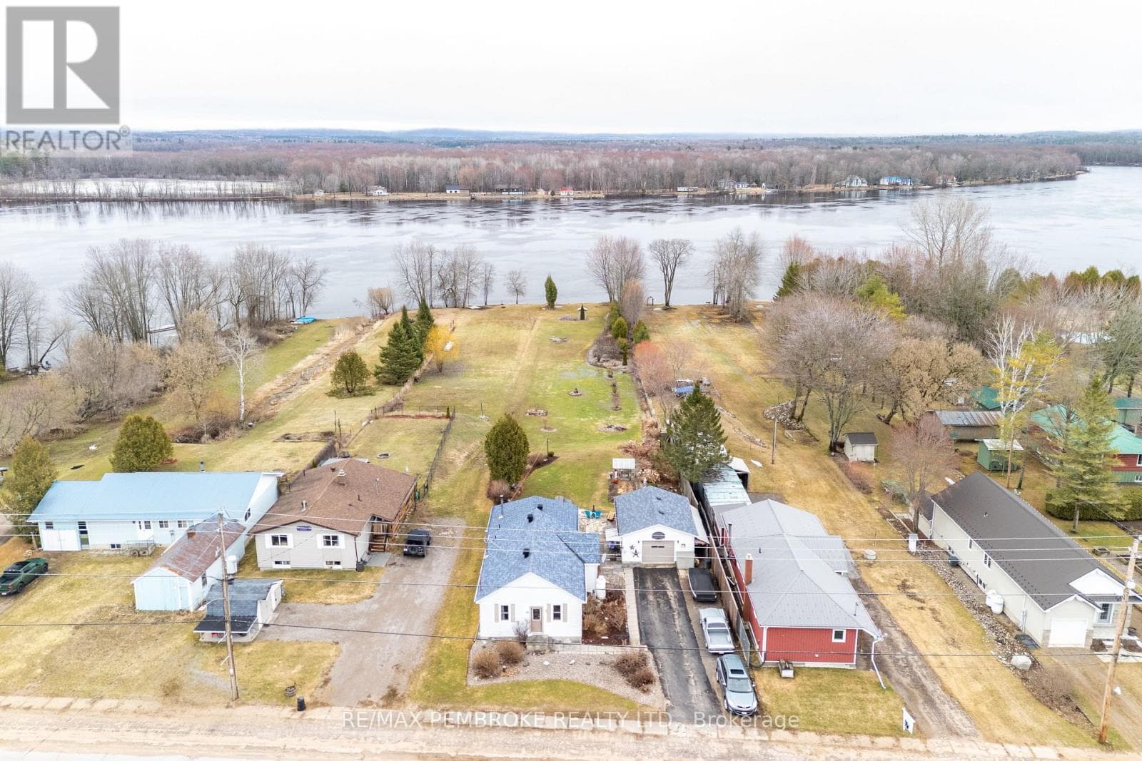 2 bed 2 bath single family at 48 LACROIX BAY ROAD — $599,900