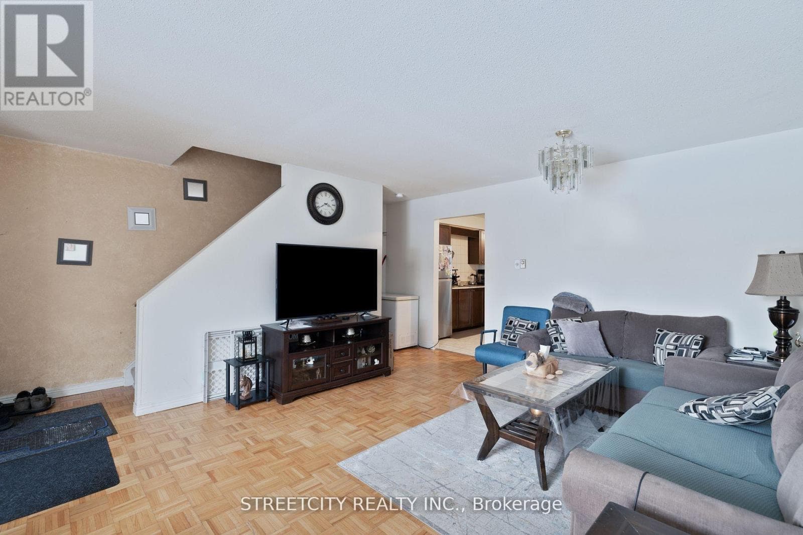 40 - 311 VESTA ROAD photo 4