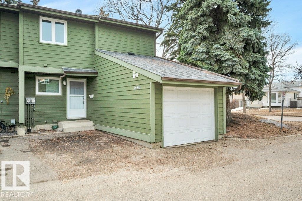 16941 95 ST NW photo 2