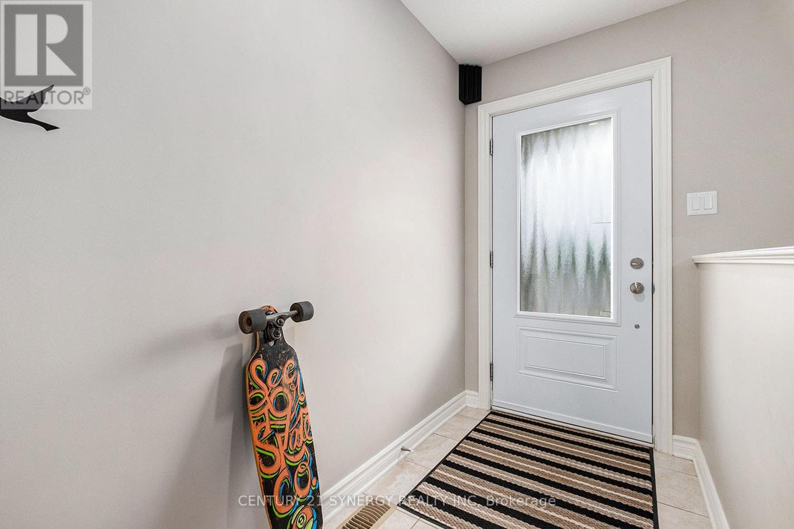 457 HONEYBORNE STREET photo 4