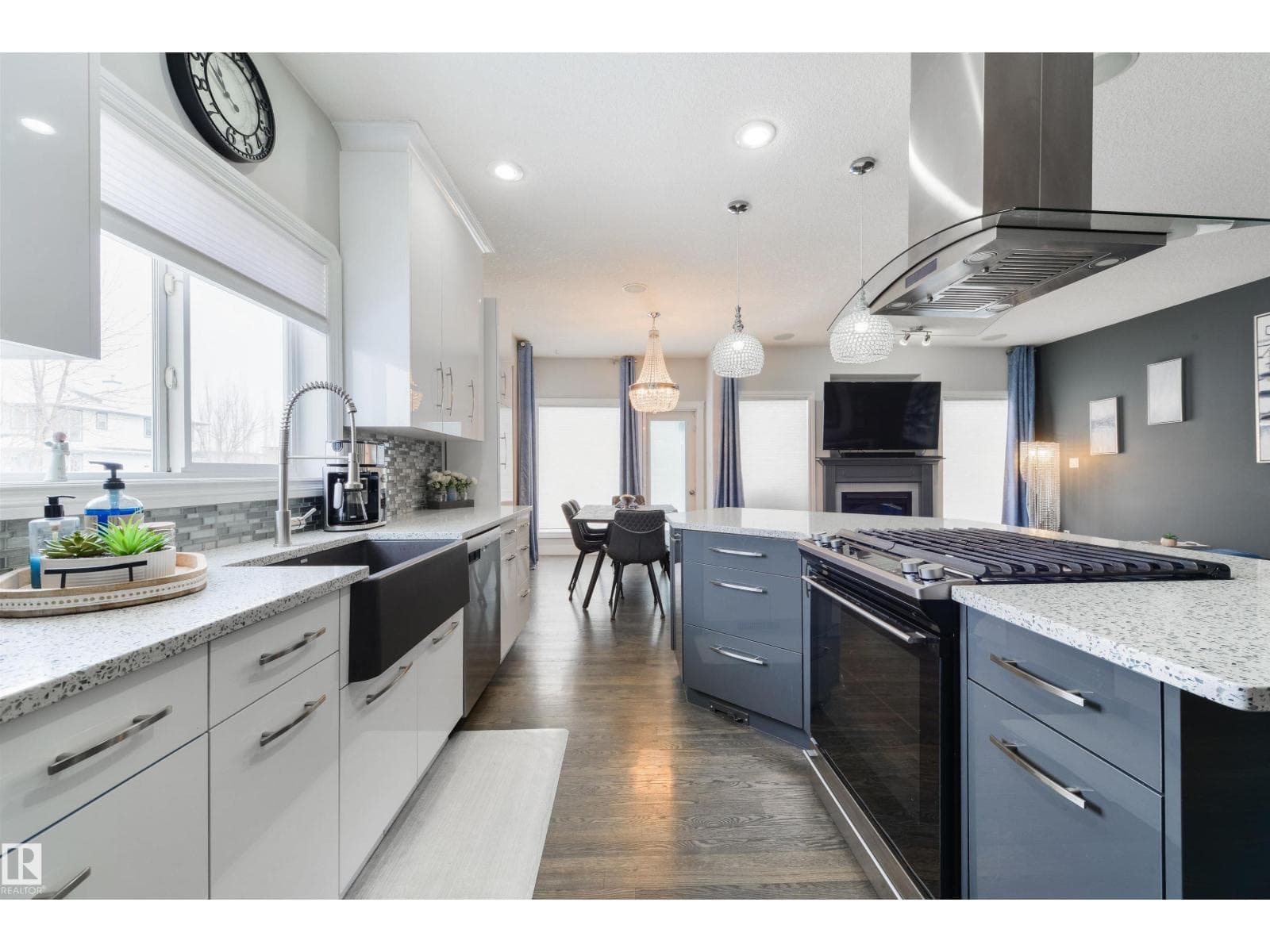 3 bed 3 bath single family at 46 LONGVIEW CR — $625,000