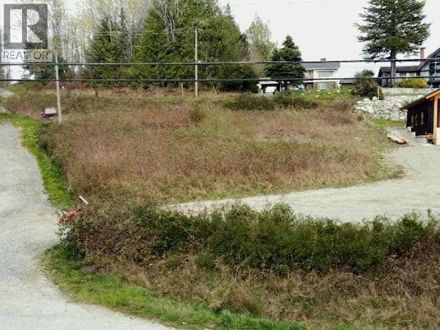 8122 HIGHWAY 101 photo 3