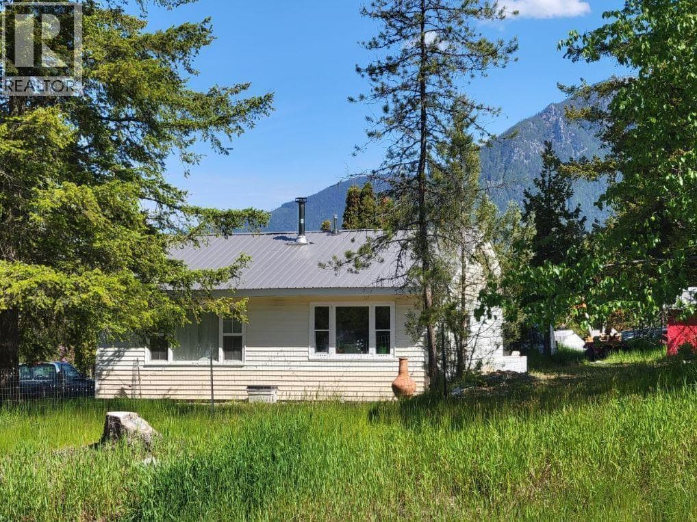 2 bed 1 bath single family at 572 6 Highway — $395,000