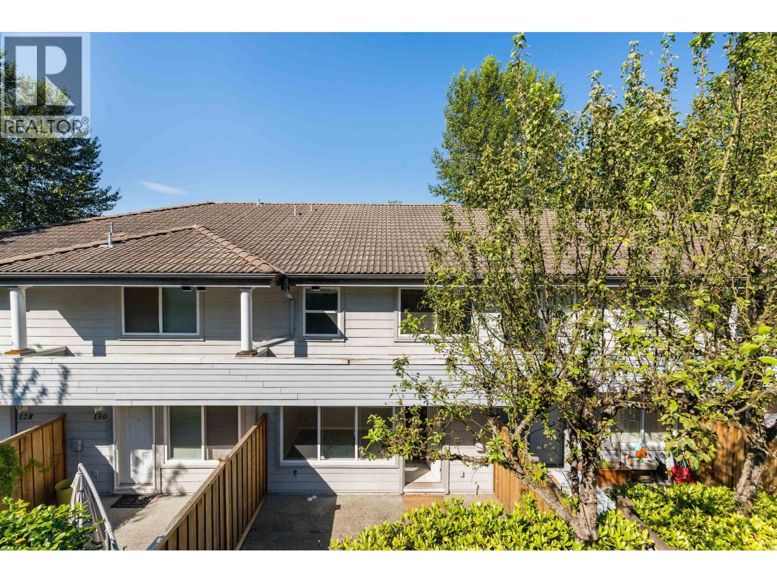 3 bed 3 bath single family at 132 SHORELINE CIRCLE — $899,000