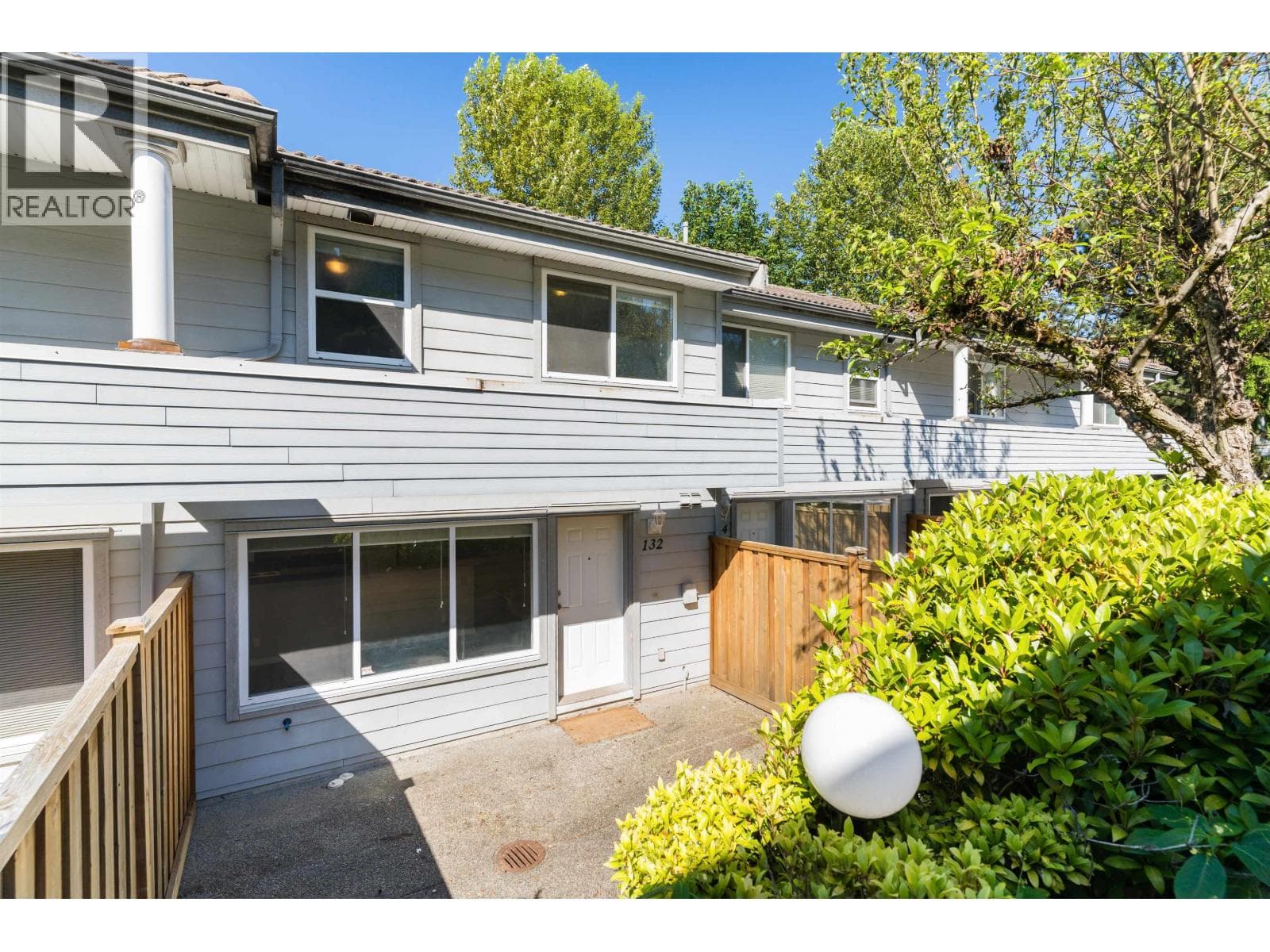132 SHORELINE CIRCLE photo 3