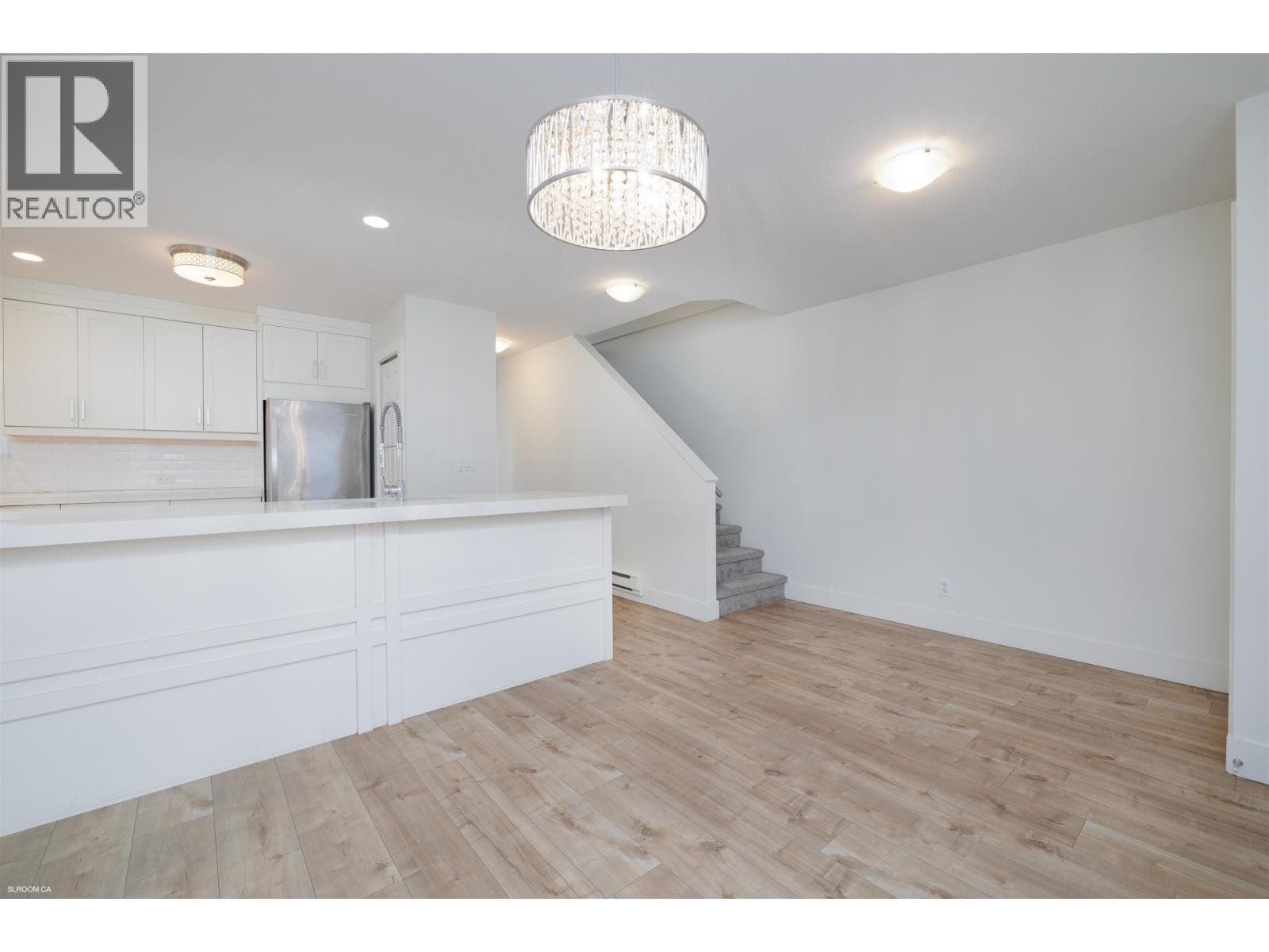 140 SHORELINE CIRCLE photo 2